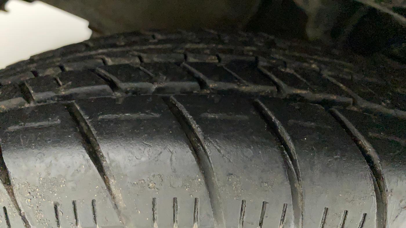2010 Hyundai i10 MAGNA 1.2, Petrol, Manual, 52,099 km, Left Front Tyre Tread