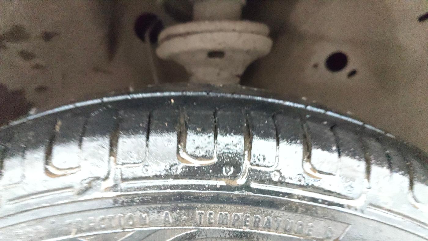 2015 Maruti Wagon R 1.0 LXI, Petrol, Manual, 20,452 km, Right Front Tyre Tread