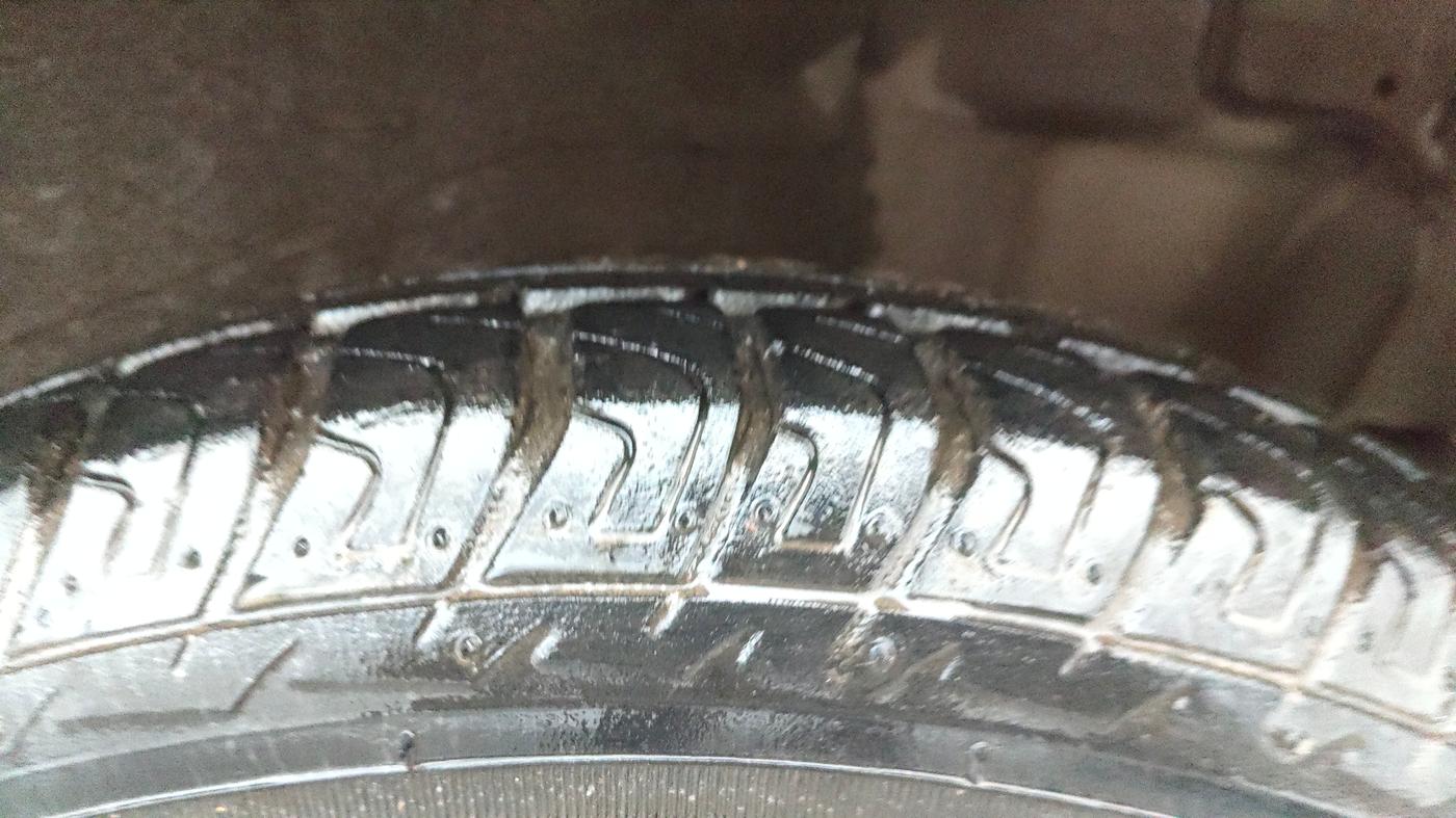2015 Maruti Wagon R 1.0 LXI, Petrol, Manual, 20,452 km, Left Rear Tyre Tread