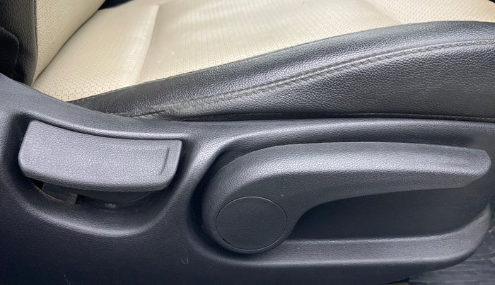 2019 Hyundai Verna 1.6 SX (O) CRDI MT, Diesel, Manual, 87,943 km, Driver Side Adjustment Panel