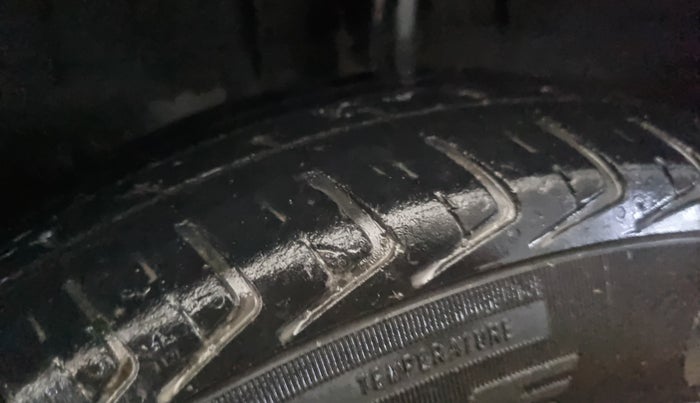 2017 Renault Kwid CLIMBER 1.0 AMT, Petrol, Automatic, 55,438 km, Left Rear Tyre Tread