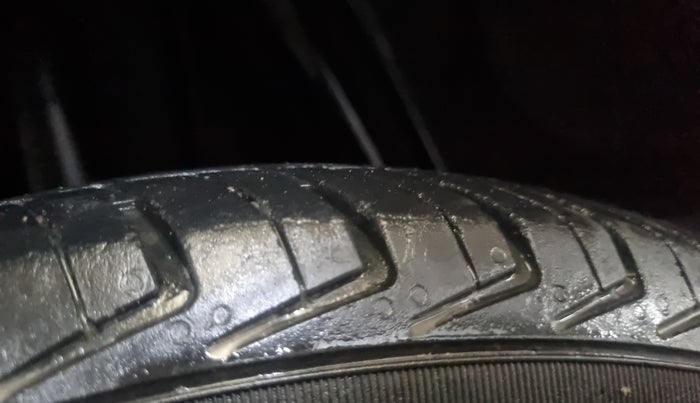 2017 Renault Kwid CLIMBER 1.0 AMT, Petrol, Automatic, 55,438 km, Right Rear Tyre Tread