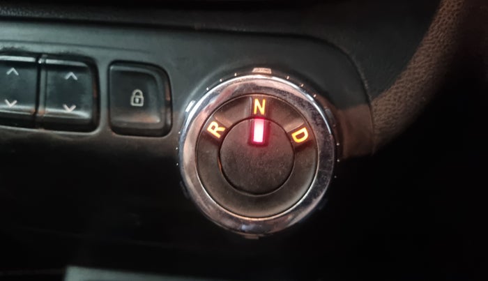 2017 Renault Kwid CLIMBER 1.0 AMT, Petrol, Automatic, 55,438 km, Gear Lever