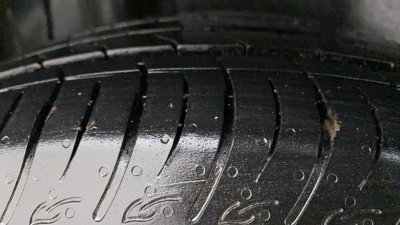 2022 Maruti BREZZA ZXI SMART HYBRID , Petrol, Manual, 9,750 km, Right Rear Tyre Tread