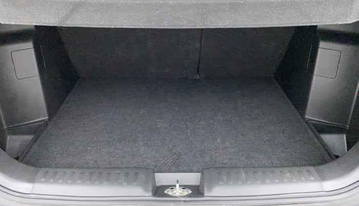 2022 Maruti BREZZA ZXI SMART HYBRID , Petrol, Manual, 9,750 km, Boot Inside