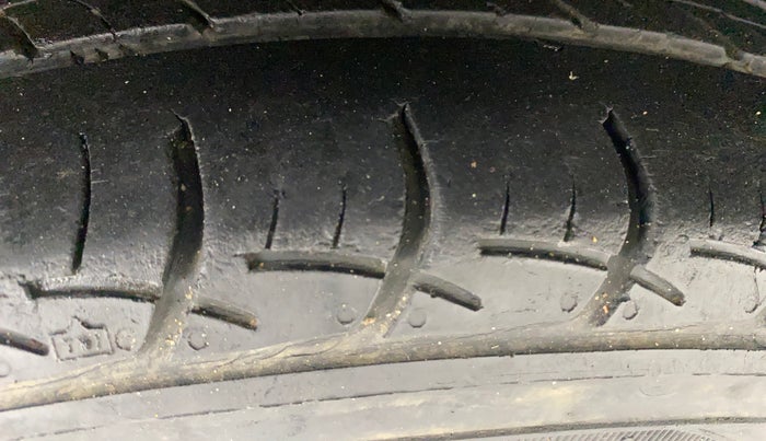 2018 Volkswagen Ameo TRENDLINE 1.0L, Petrol, Manual, 42,277 km, Right Front Tyre Tread