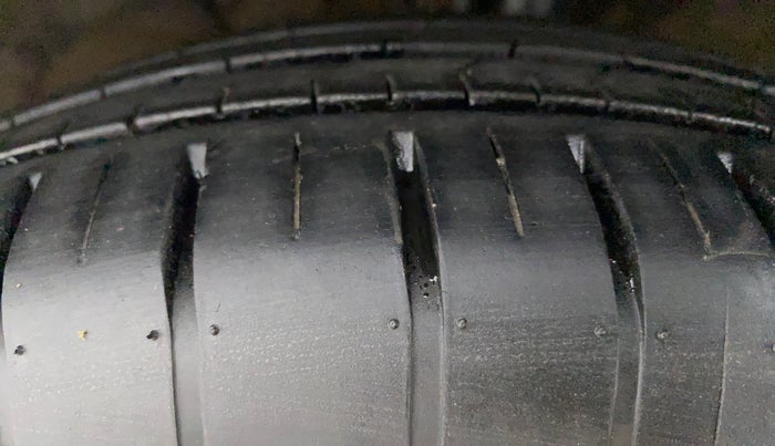 2022 Maruti Dzire ZXI CNG, CNG, Manual, 13,441 km, Left Front Tyre Tread
