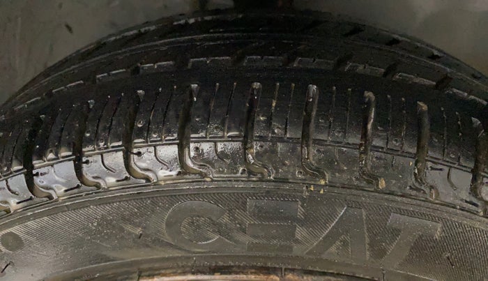 2016 Maruti Alto K10 VXI, Petrol, Manual, 79,244 km, Right Front Tyre Tread