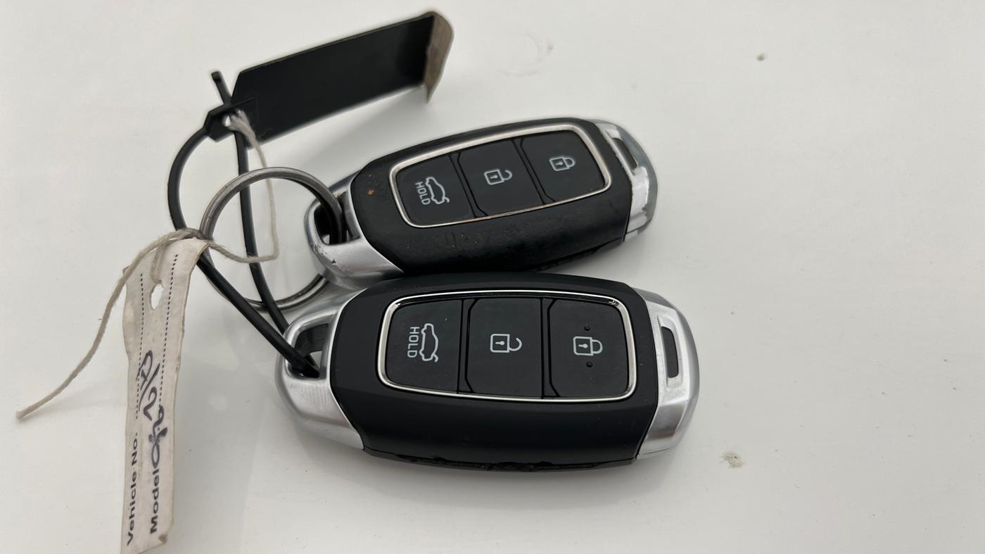 2019 Hyundai Verna 1.6 VTVT SX, Petrol, Manual, 34,369 km, Key Close Up