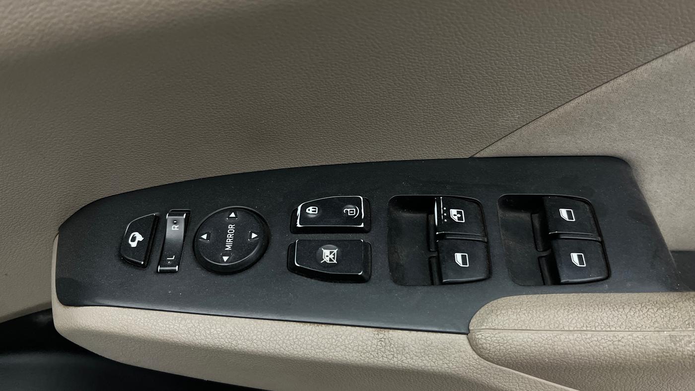 2019 Hyundai Verna 1.6 VTVT SX, Petrol, Manual, 34,369 km, Driver Side Door Panels Control