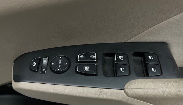 2019 Hyundai Verna 1.6 VTVT SX, Petrol, Manual, 34,369 km, Driver Side Door Panels Control