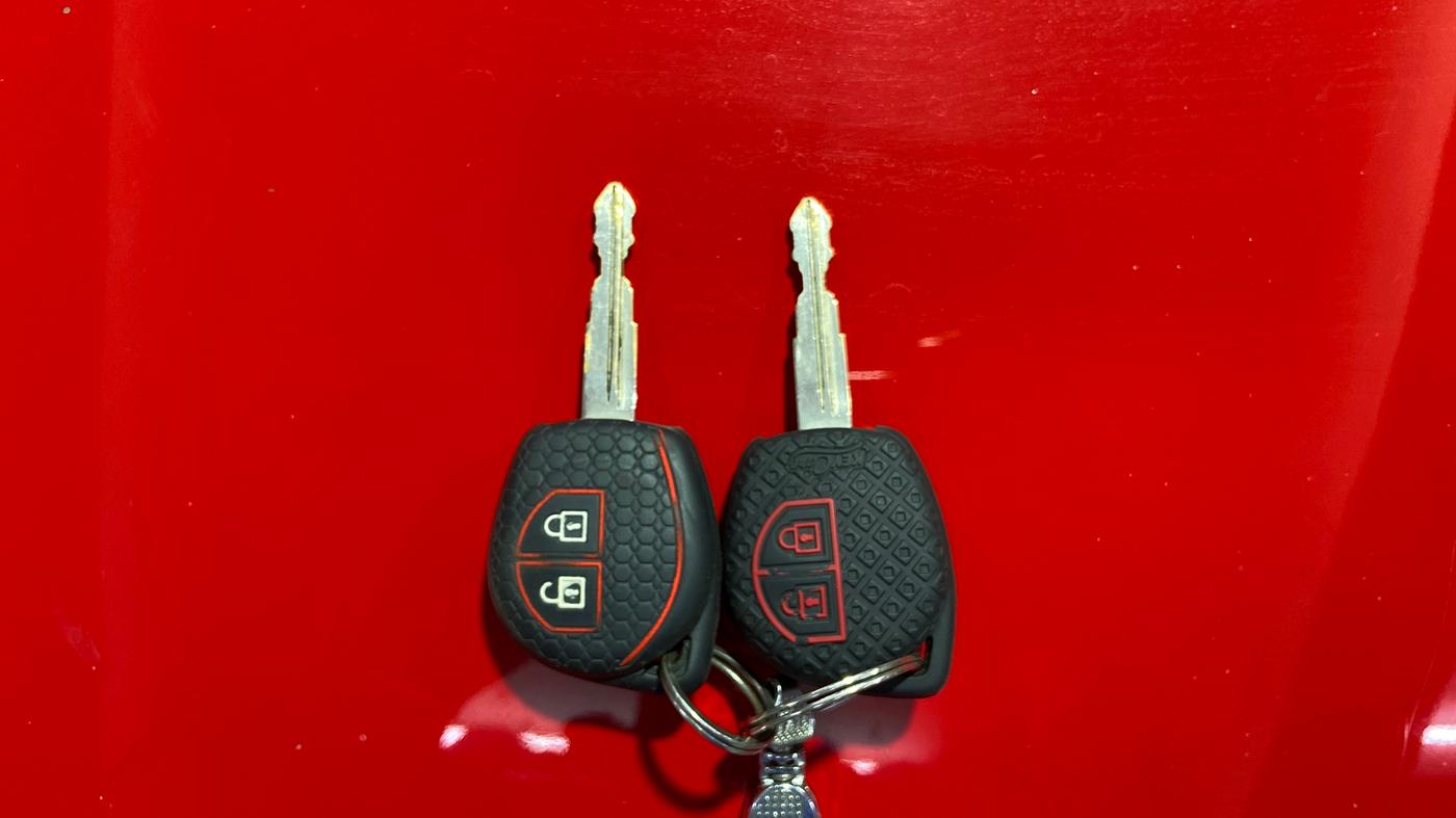 2019 Maruti Swift VXI, Petrol, Manual, 65,760 km, Key Close Up