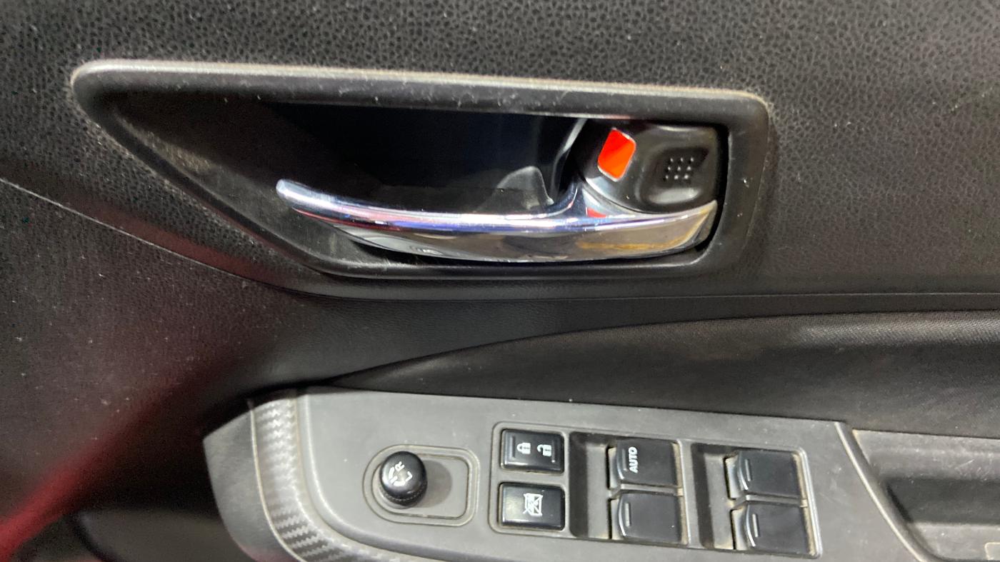 2019 Maruti Swift VXI, Petrol, Manual, 65,760 km, Driver Side Door Panels Control