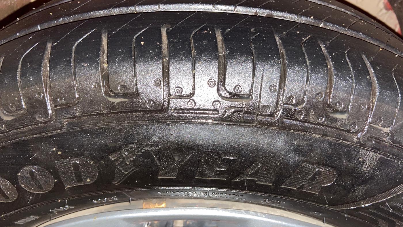 2019 Maruti Swift VXI, Petrol, Manual, 65,760 km, Right Front Tyre Tread