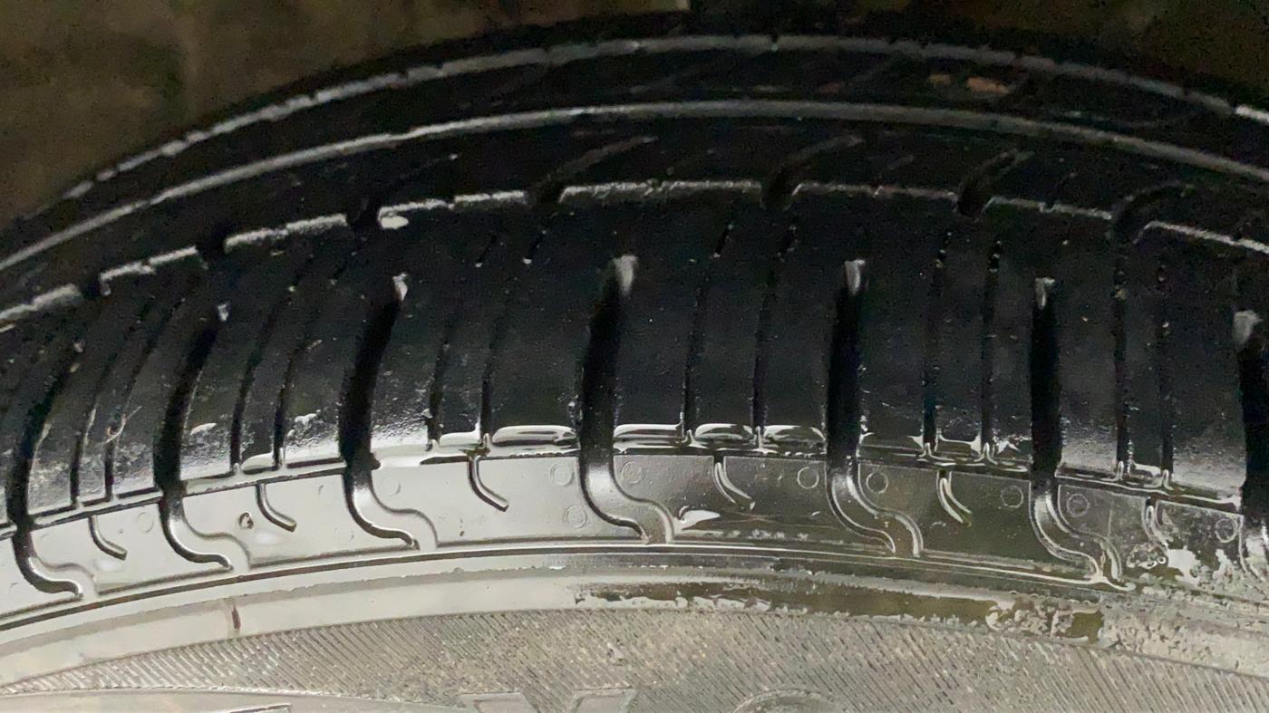 2020 Maruti XL6 ALPHA MT, Petrol, Manual, 81,315 km, Right Front Tyre Tread