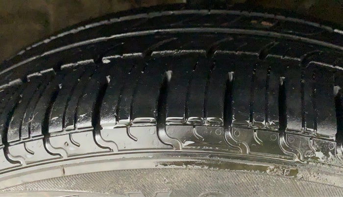 2020 Maruti XL6 ALPHA MT, Petrol, Manual, 81,315 km, Right Front Tyre Tread