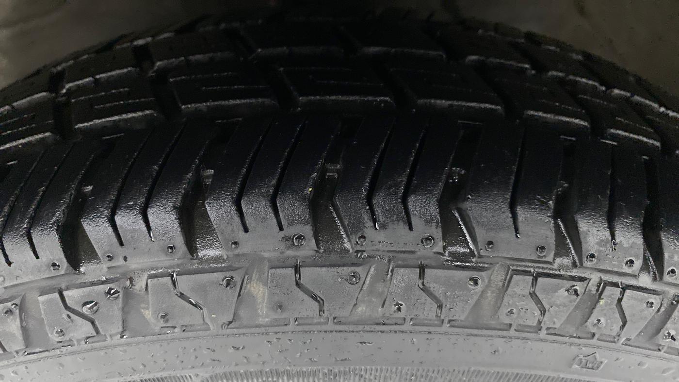 2015 Maruti Alto 800 LXI, Petrol, Manual, 12,755 km, Left Front Tyre Tread