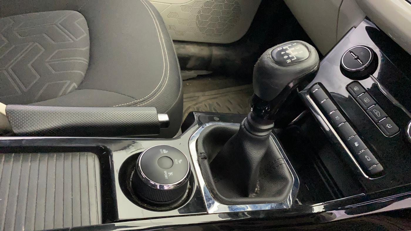 2020 Tata NEXON XZ PLUS PETROL, Petrol, Manual, 52,997 km, Gear Lever