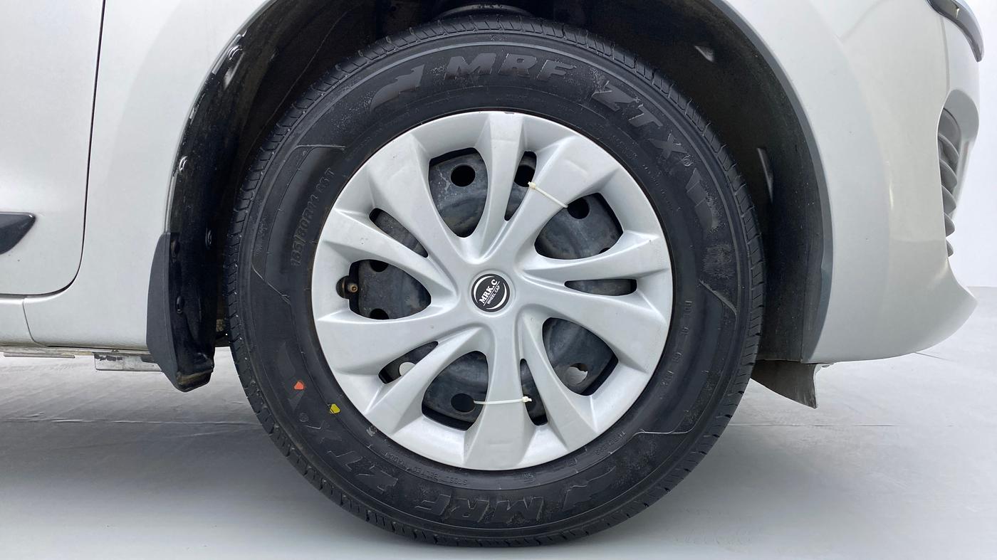 2018 Maruti Swift VXI D, Petrol, Manual, 44,843 km, Right Front Wheel