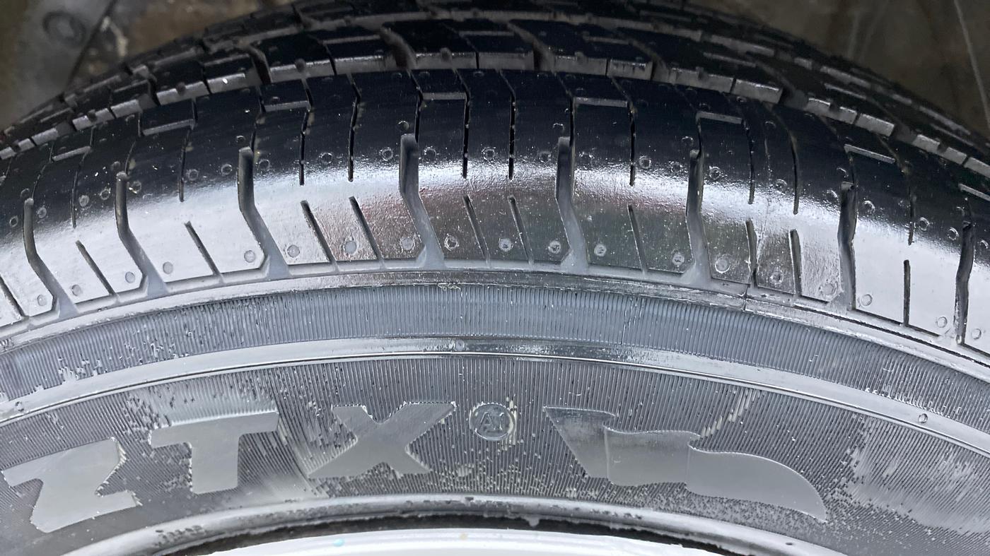 2018 Maruti Swift VXI D, Petrol, Manual, 44,843 km, Left Front Tyre Tread