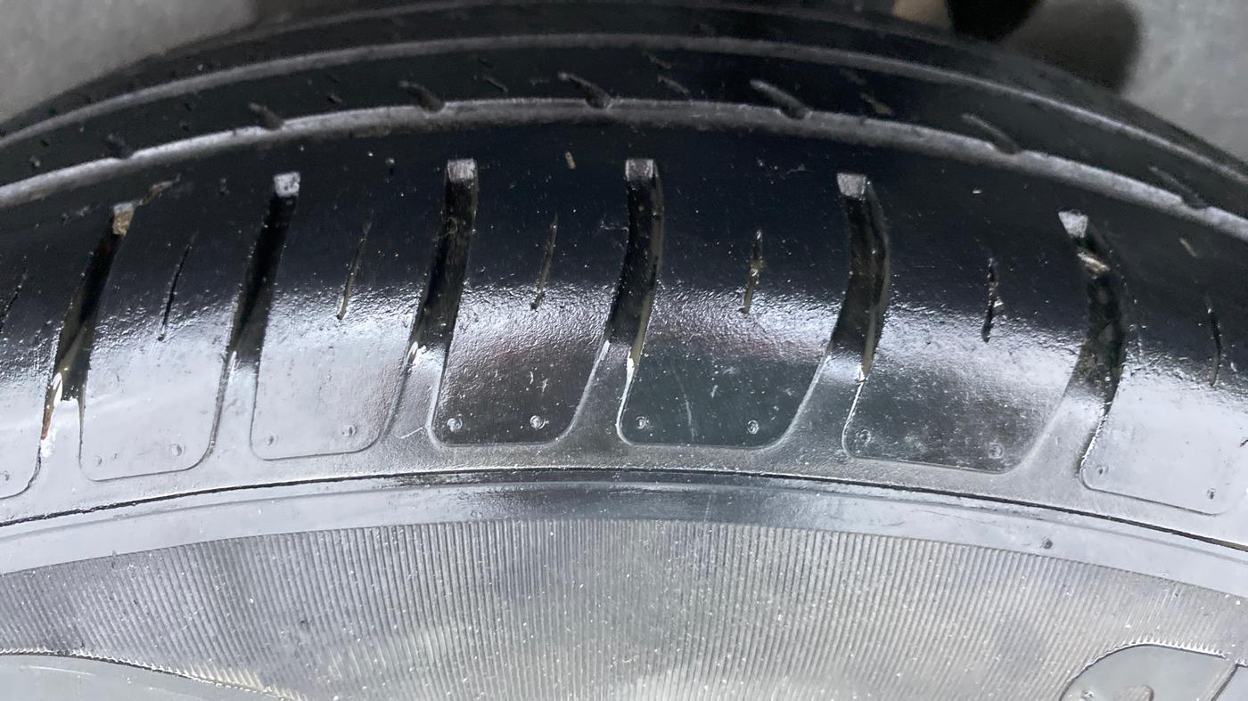 2018 Maruti Swift VXI D, Petrol, Manual, 44,843 km, Left Rear Tyre Tread