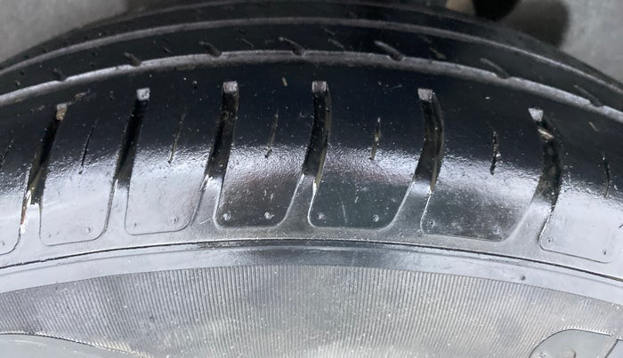 2018 Maruti Swift VXI D, Petrol, Manual, 44,843 km, Left Rear Tyre Tread