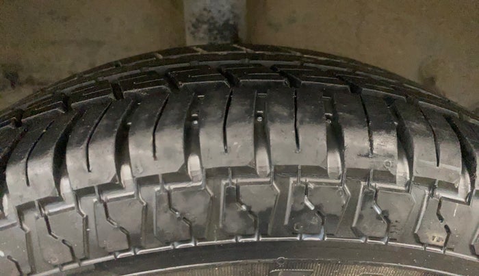 2013 Toyota Etios Liva GD, Diesel, Manual, 1,27,795 km, Right Rear Tyre Tread