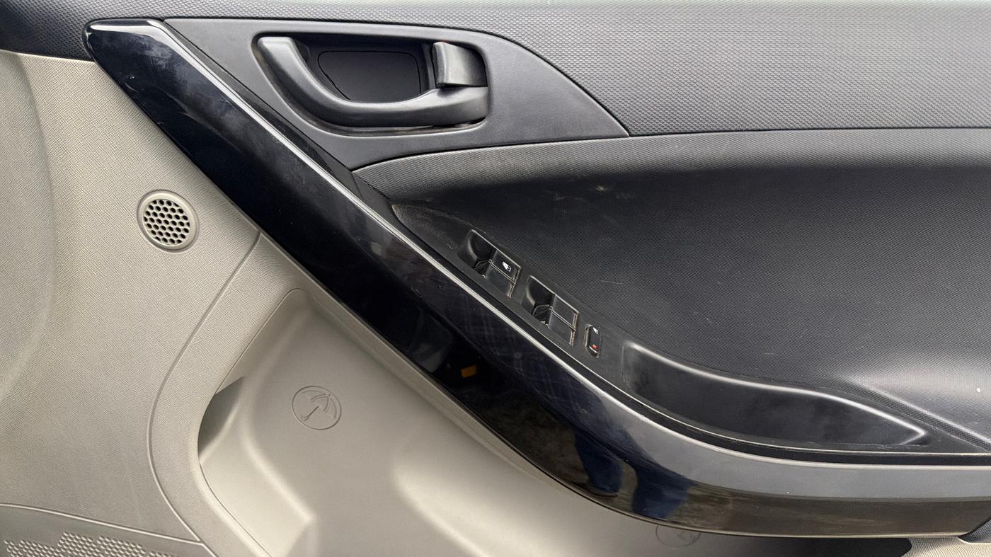 2018 Tata NEXON XMA PETROL, Petrol, Automatic, 84,796 km, Driver Side Door Panels Control