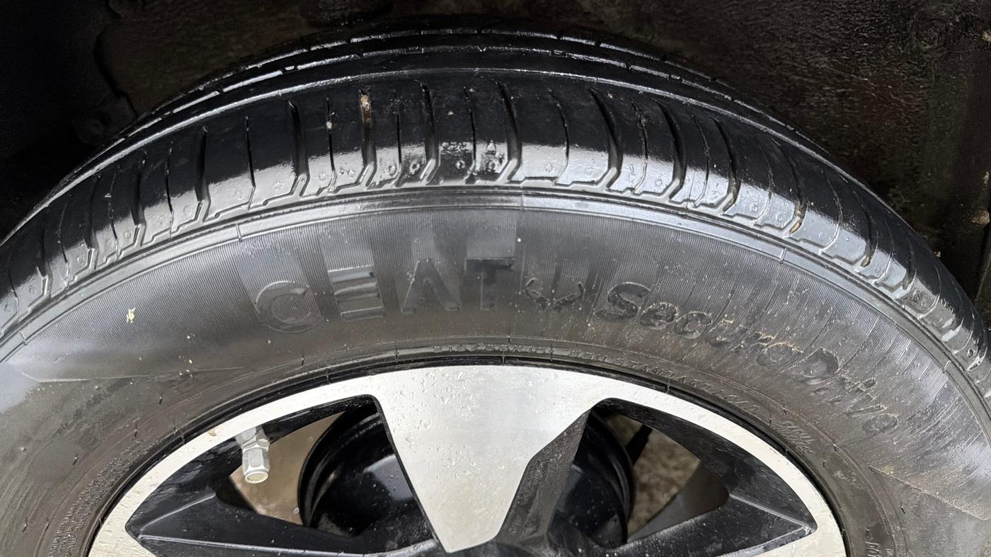 2018 Tata NEXON XMA PETROL, Petrol, Automatic, 84,796 km, Right Rear Tyre Tread