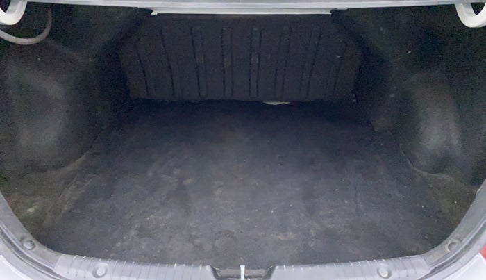 2014 Hyundai Verna FLUIDIC 1.6 SX VTVT, Petrol, Manual, 76,896 km, Boot Inside