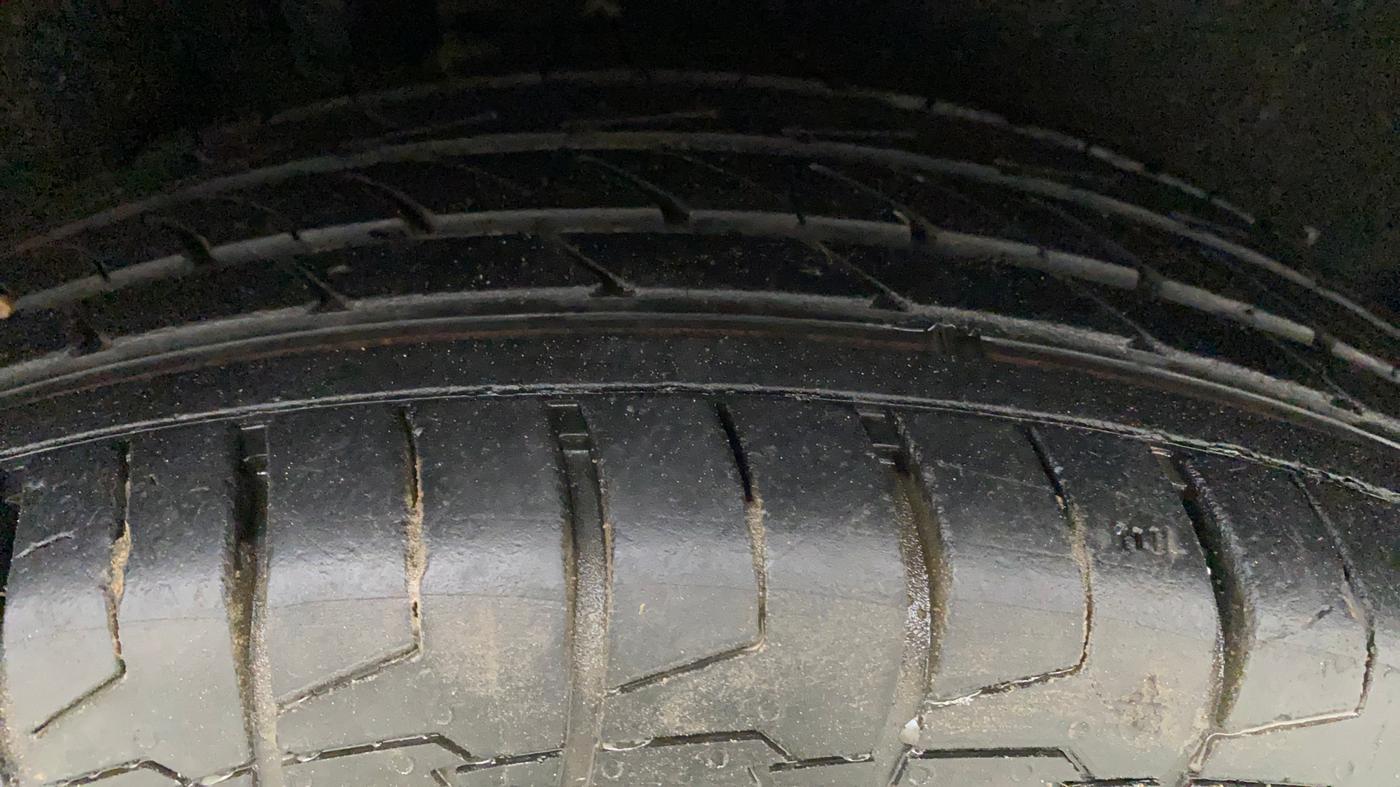 2014 Ford Ecosport TITANIUM 1.0L ECOBOOST, Petrol, Manual, 87,985 km, Right Rear Tyre Tread