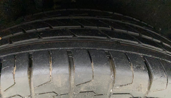 2014 Ford Ecosport TITANIUM 1.0L ECOBOOST, Petrol, Manual, 87,985 km, Right Rear Tyre Tread