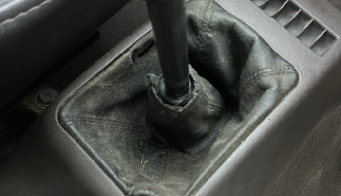 2010 Hyundai Santro Xing GLS, Petrol, Manual, 90,566 km, Gear lever - Boot cover slightly torn