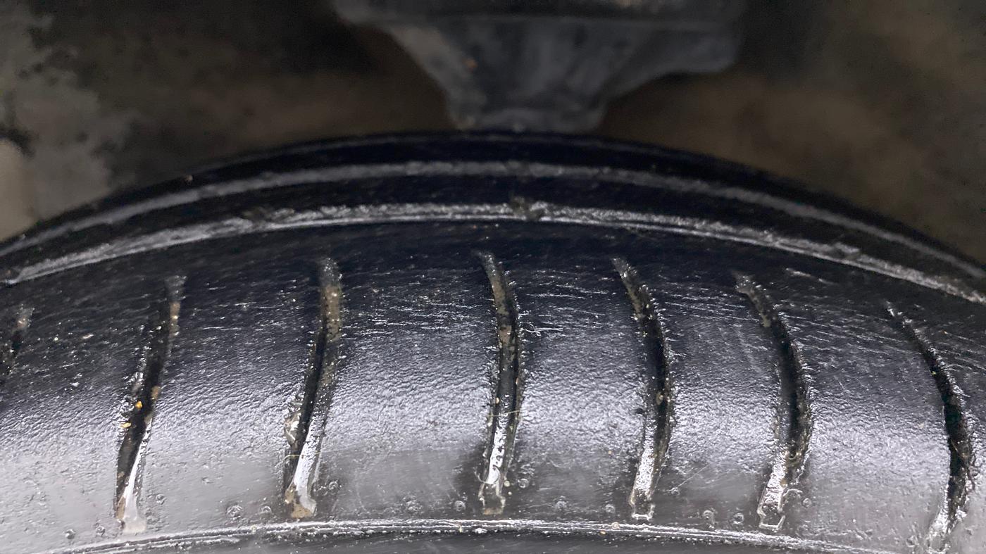 2010 Hyundai Santro Xing GLS, Petrol, Manual, 90,566 km, Left Front Tyre Tread