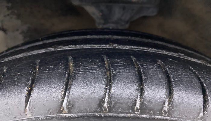 2010 Hyundai Santro Xing GLS, Petrol, Manual, 90,566 km, Left Front Tyre Tread