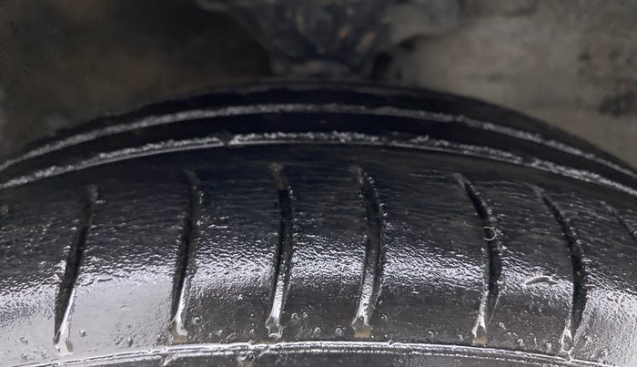 2010 Hyundai Santro Xing GLS, Petrol, Manual, 90,566 km, Right Front Tyre Tread