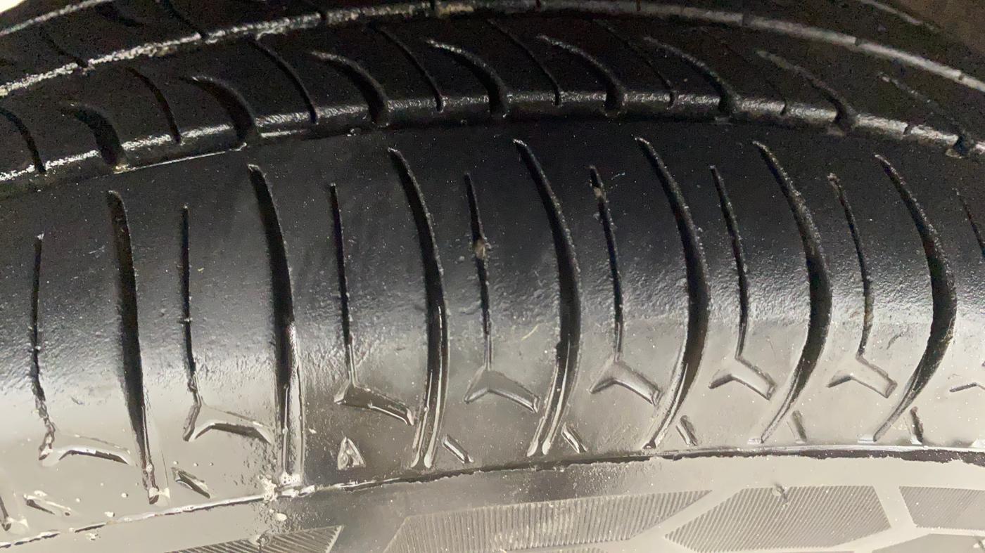 2014 Hyundai Eon D-LITE, Petrol, Manual, 76,437 km, Left Front Tyre Tread