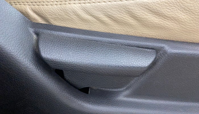 2014 Hyundai Eon D-LITE, Petrol, Manual, 76,437 km, Driver Side Adjustment Panel