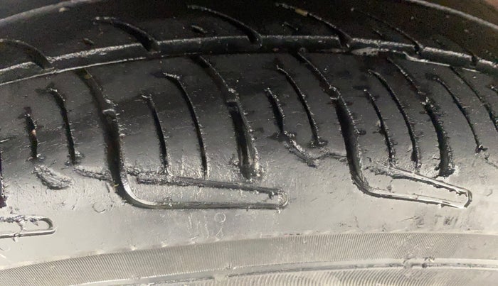 2014 Hyundai Eon D-LITE, Petrol, Manual, 76,437 km, Right Rear Tyre Tread