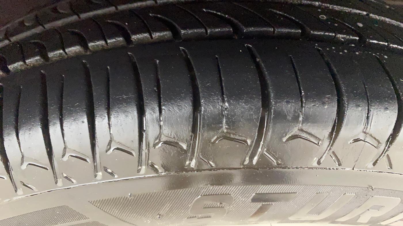 2014 Hyundai Eon D-LITE, Petrol, Manual, 76,437 km, Right Front Tyre Tread