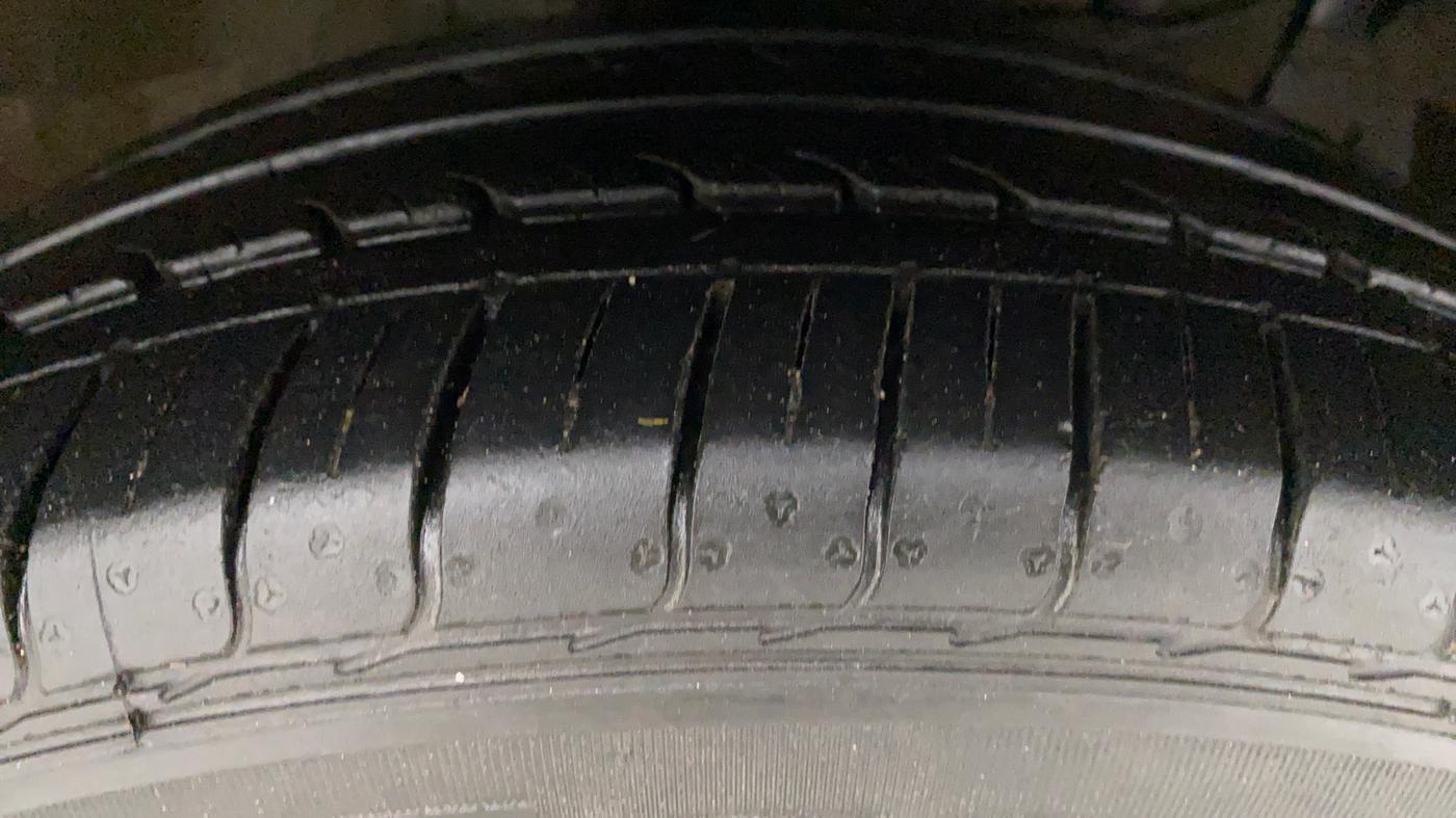 2021 Maruti Ciaz ZETA 1.5 SHVS MT PETROL, Petrol, Manual, 17,178 km, Right Front Tyre Tread