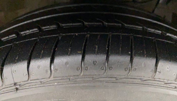 2021 Maruti Ciaz ZETA 1.5 SHVS MT PETROL, Petrol, Manual, 17,178 km, Right Front Tyre Tread