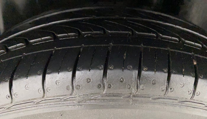 2021 Maruti Ciaz ZETA 1.5 SHVS MT PETROL, Petrol, Manual, 17,178 km, Left Rear Tyre Tread