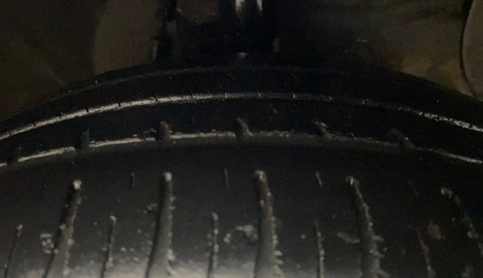 2019 Hyundai Grand i10 SPORTZ 1.2 KAPPA VTVT, Petrol, Manual, 27,746 km, Right Front Tyre Tread