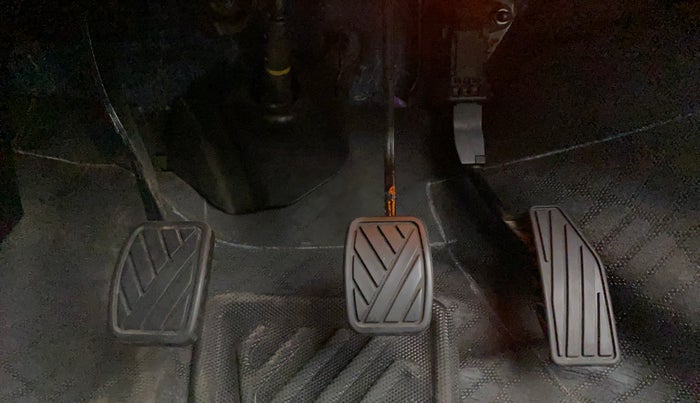 2022 Maruti XL6 ALPHA PLUS MT, Petrol, Manual, 19,231 km, Pedals