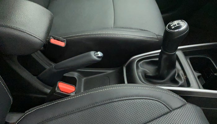 2022 Maruti XL6 ALPHA PLUS MT, Petrol, Manual, 19,231 km, Gear Lever