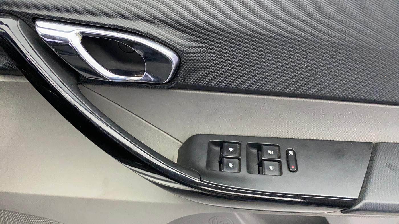 2017 Tata Tiago XZA PETROL, Petrol, Automatic, 46,481 km, Driver Side Door Panels Control