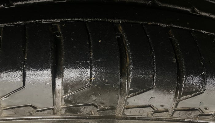 2025 KIA SYROS HTX Plus (O) 1.5 Diesel 6AT, Diesel, Automatic, 10,310 km, Right Front Tyre Tread