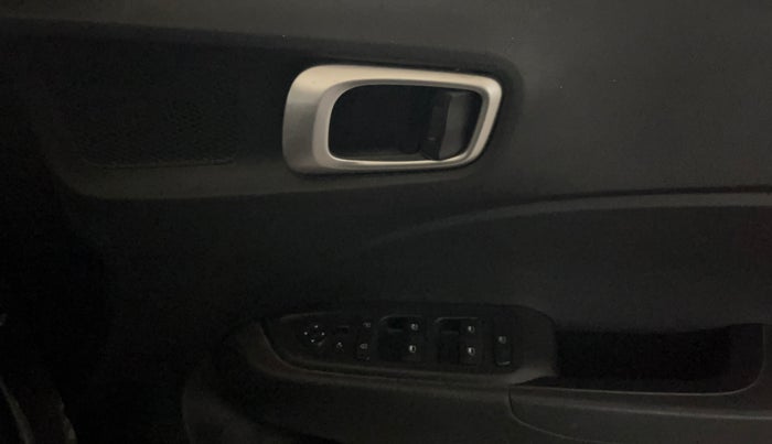 2020 Hyundai VENUE SX 1.0 TURBO, Petrol, Manual, 56,321 km, Driver Side Door Panels Control