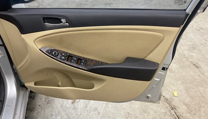 2016 Hyundai Verna 1.6 VTVT SX, Petrol, Manual, 66,390 km, Driver Side Door Panels Control